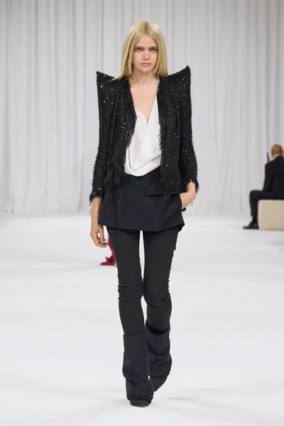Look 18